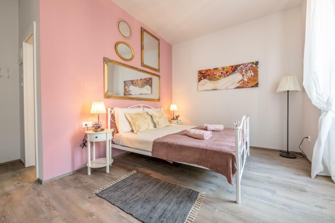 Old City Romantic Studios 3 Pula Luaran gambar