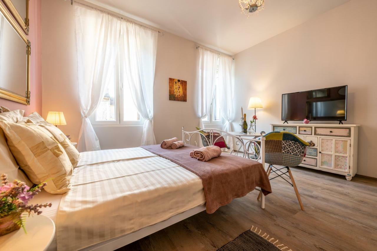 Old City Romantic Studios 3 Pula Luaran gambar