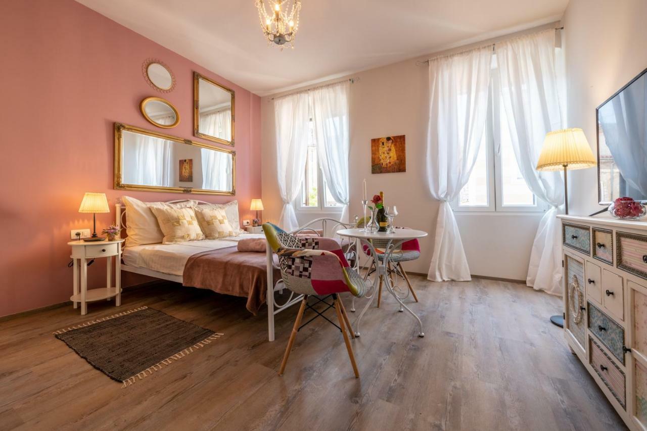 Old City Romantic Studios 3 Pula Luaran gambar