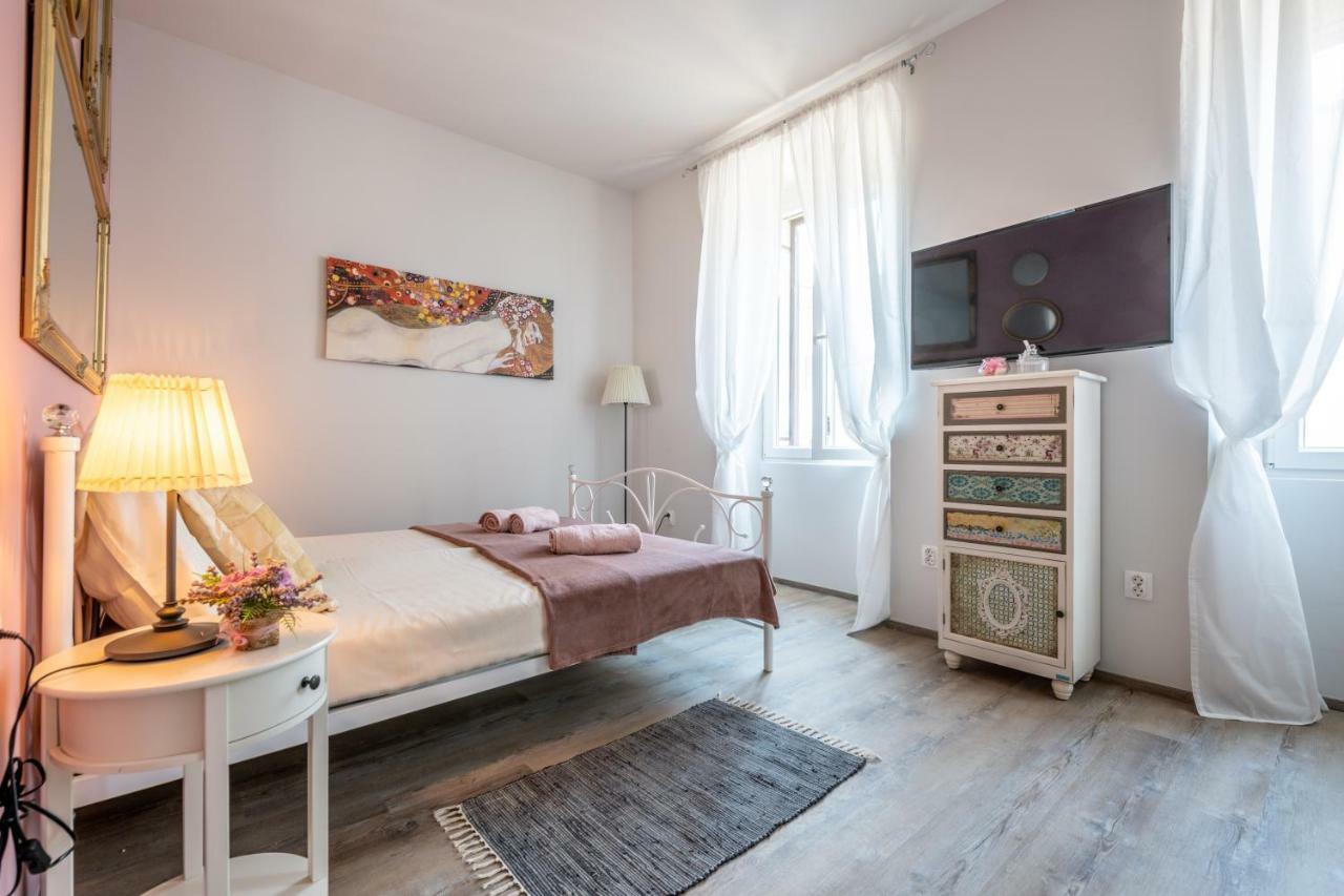 Old City Romantic Studios 3 Pula Luaran gambar