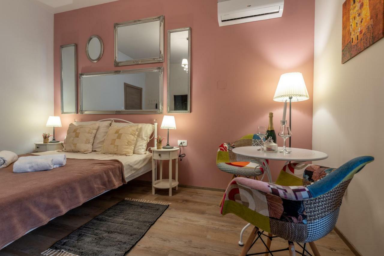 Old City Romantic Studios 3 Pula Luaran gambar