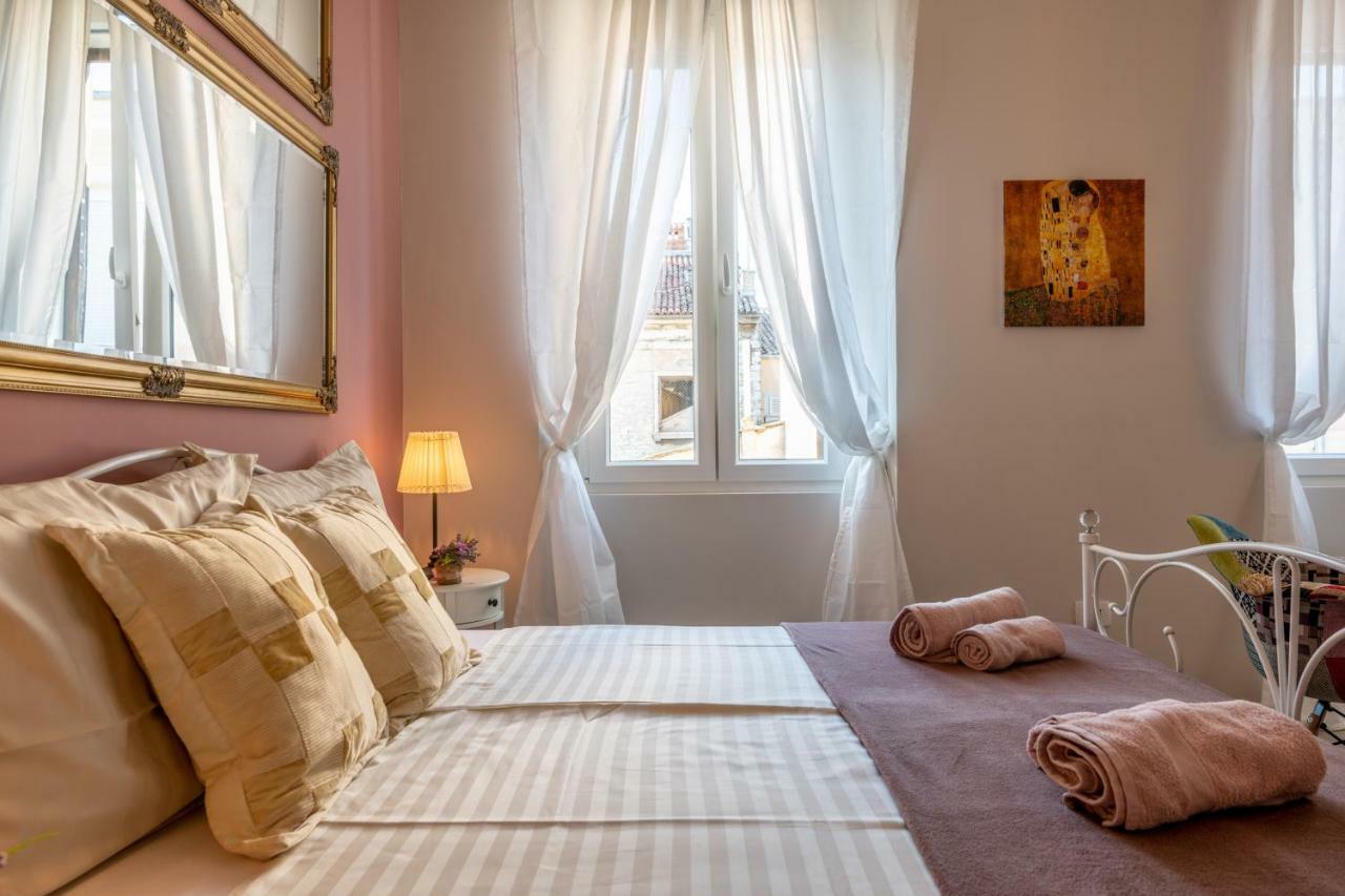 Old City Romantic Studios 3 Pula Luaran gambar
